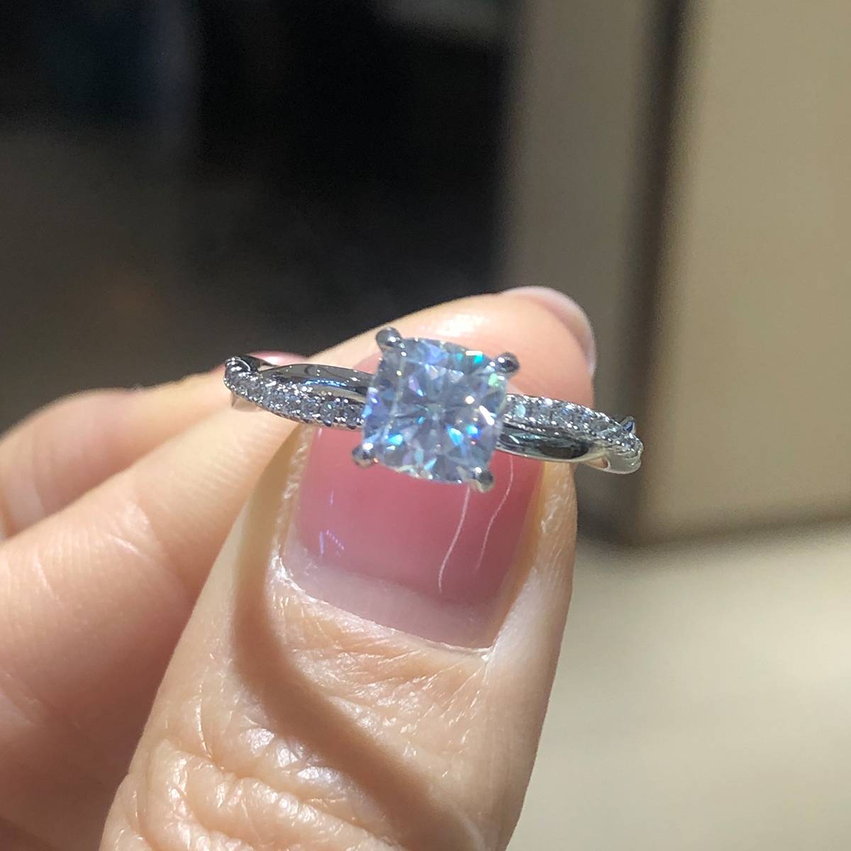 四爪女戒S925银镀白金定制选款主石莫桑钻1.0ct/副石高碳钻